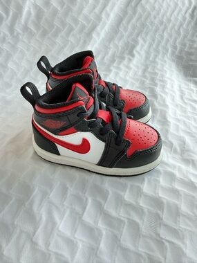 “SIZE 5C” Nike Air Jordan 1 Mid Toddler Bred Toe